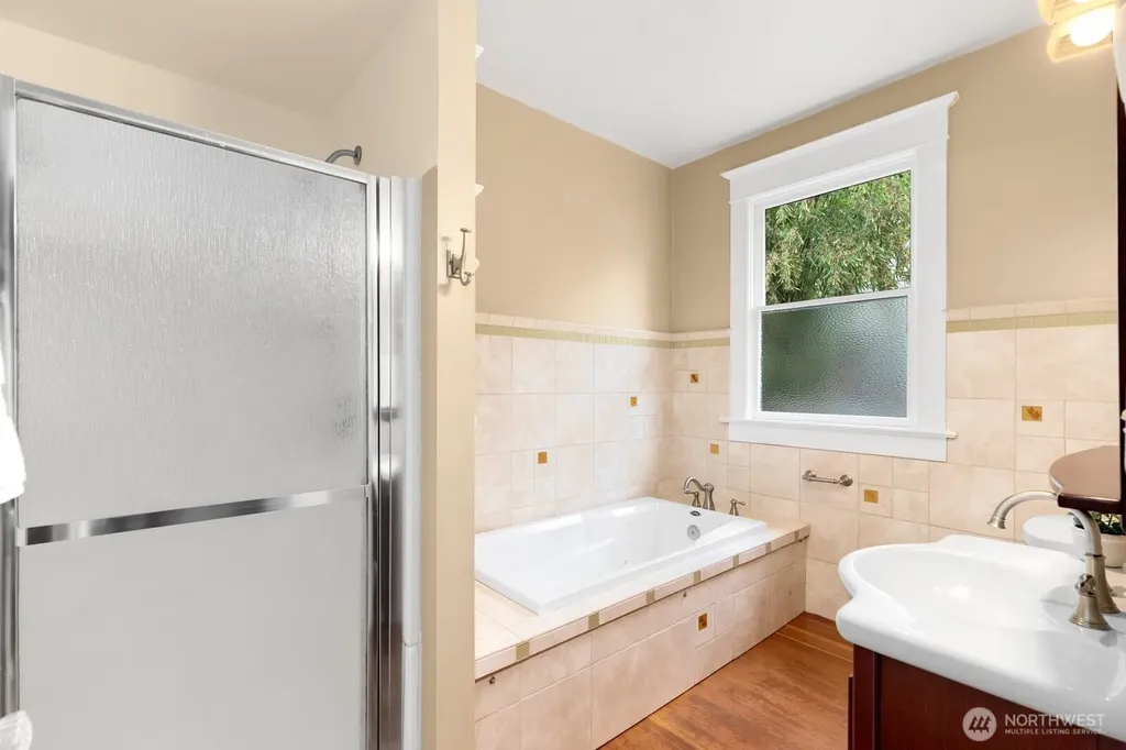 4611 34th Avenue W Seattle WA 98199