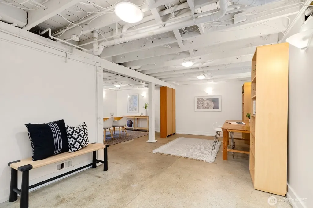 4611 34th Avenue W Seattle WA 98199