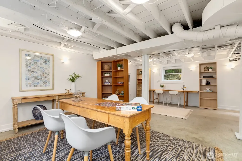 4611 34th Avenue W Seattle WA 98199