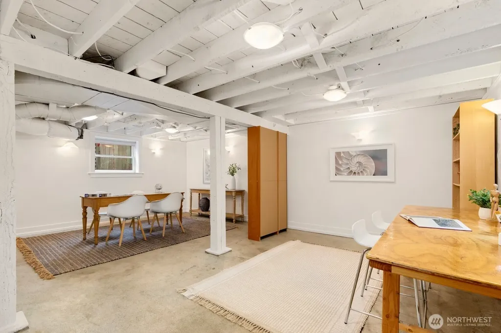 4611 34th Avenue W Seattle WA 98199