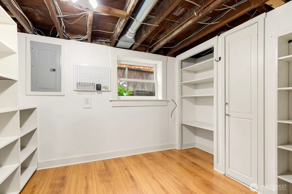 4611 34th Avenue W Seattle WA 98199