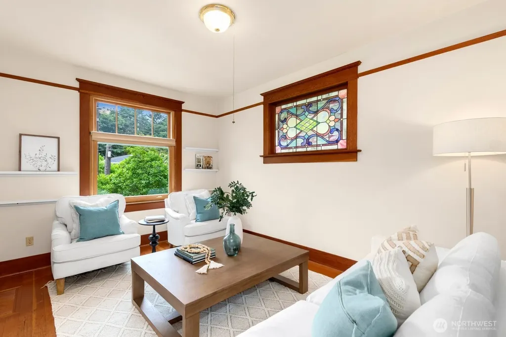4611 34th Avenue W Seattle WA 98199
