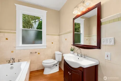4611 34th Avenue W Seattle WA 98199
