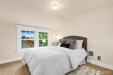 4611 34th Avenue W Seattle WA 98199