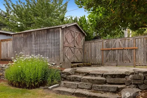 4611 34th Avenue W Seattle WA 98199
