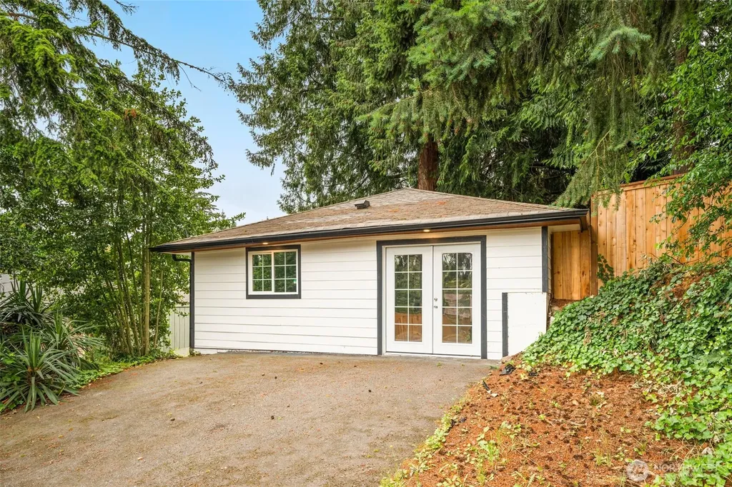 1140 E Seattle Street Kent WA 98030