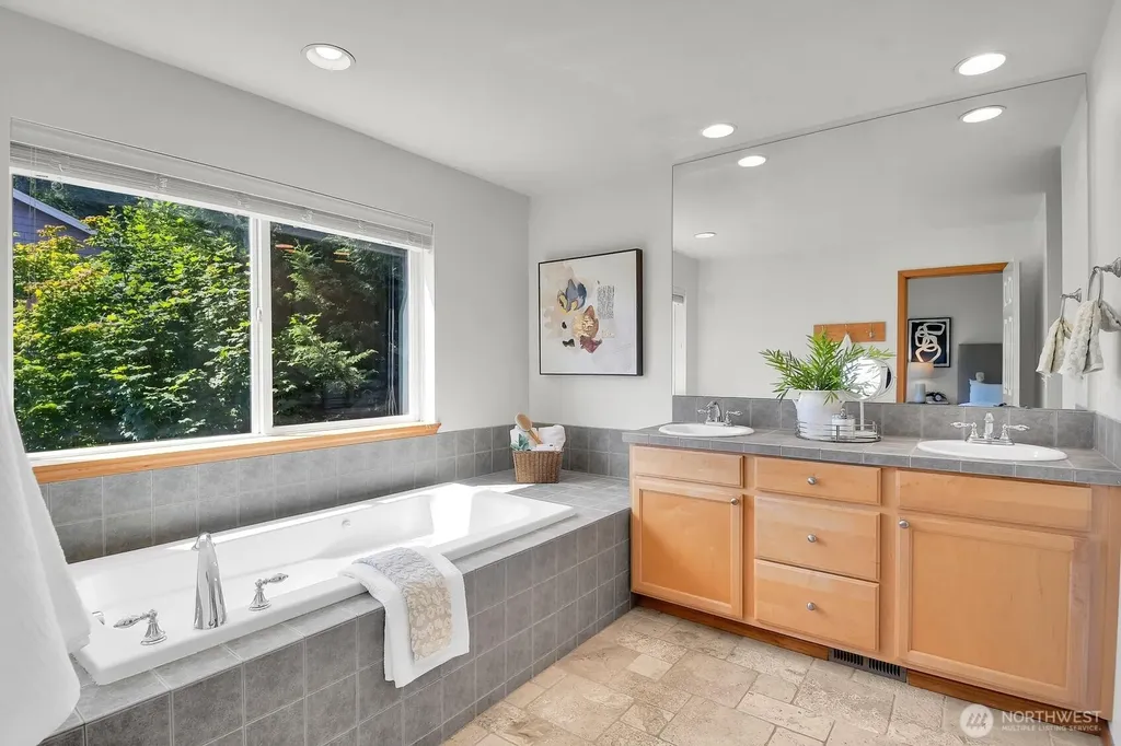 12940 NE 200th Place Woodinville WA 98072