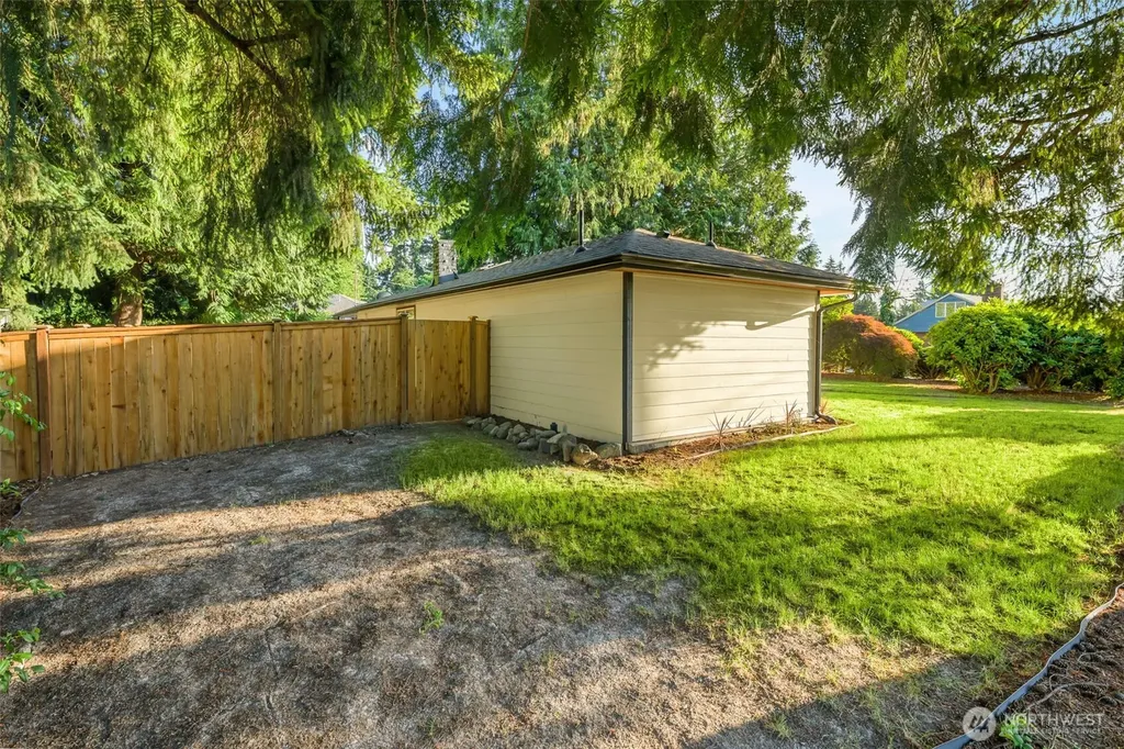 1210 E Seattle Street Kent WA 98030
