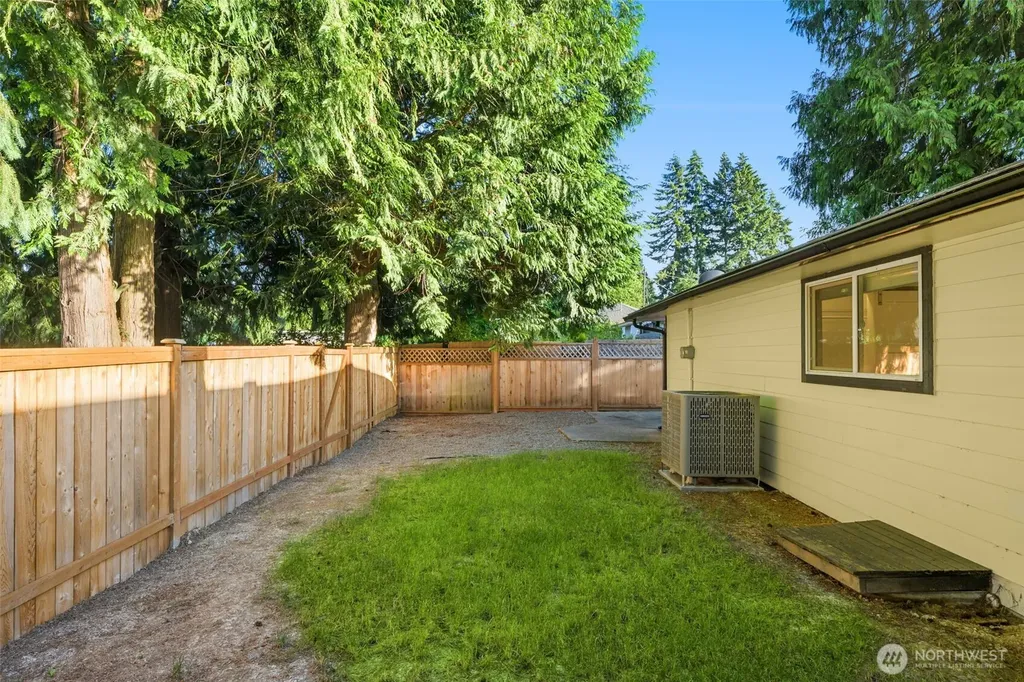 1210 E Seattle Street Kent WA 98030