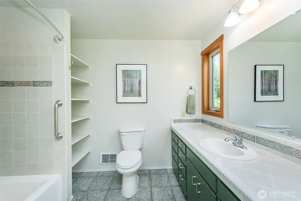 477 Glass Road Port Angeles WA 98362
