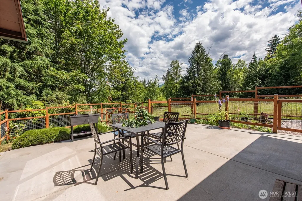 477 Glass Road Port Angeles WA 98362