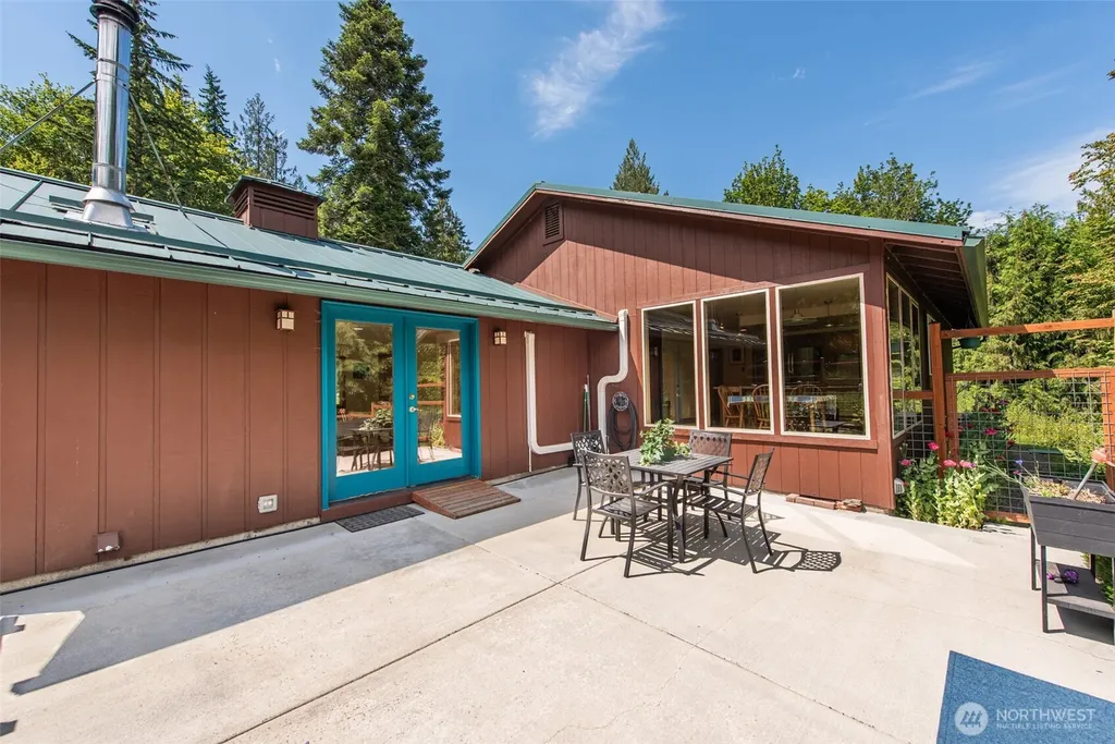 477 Glass Road Port Angeles WA 98362