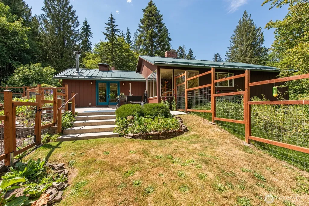 477 Glass Road Port Angeles WA 98362