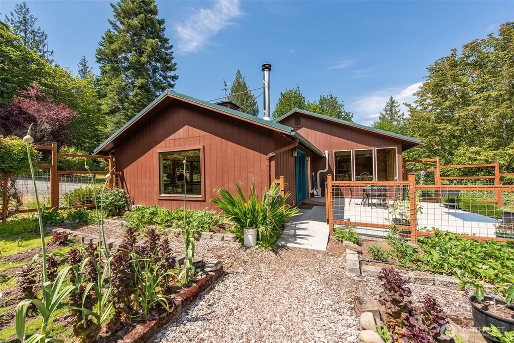 477 Glass Road Port Angeles WA 98362