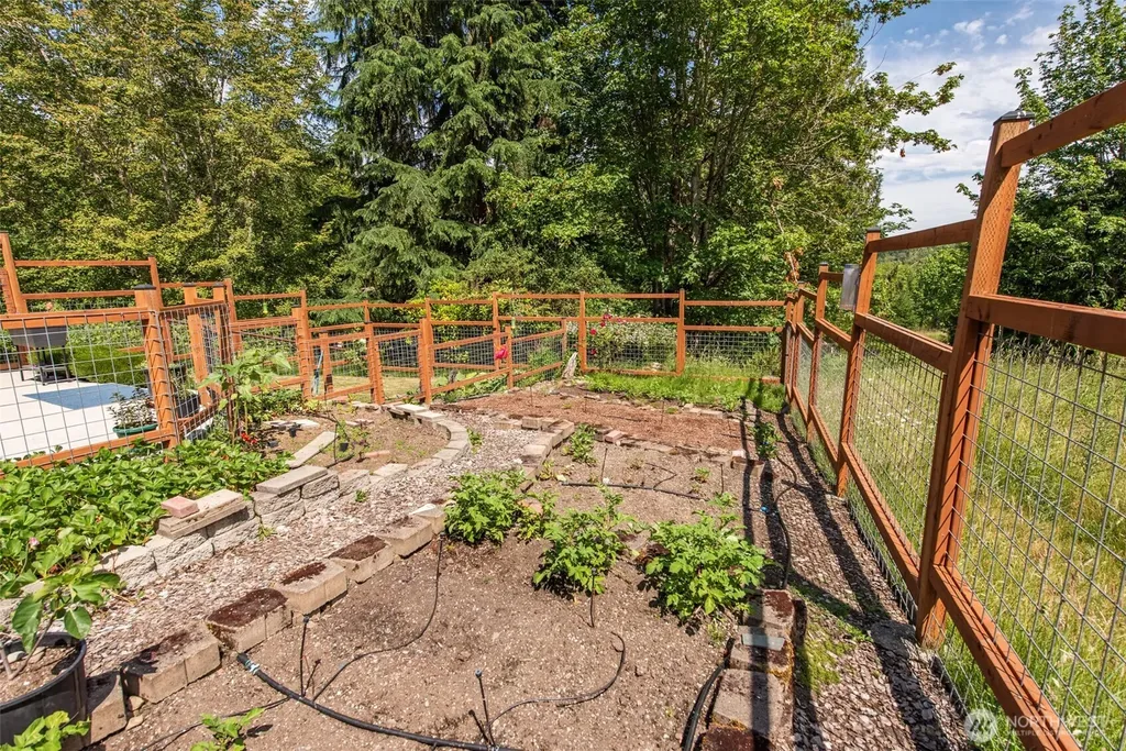 477 Glass Road Port Angeles WA 98362