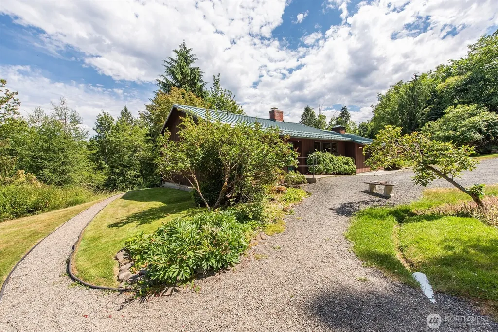 477 Glass Road Port Angeles WA 98362