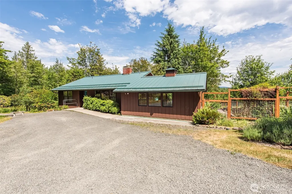 477 Glass Road Port Angeles WA 98362