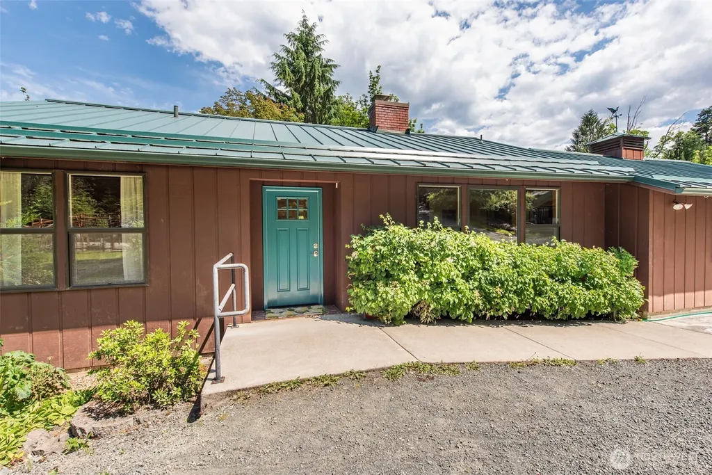 477 Glass Road Port Angeles WA 98362