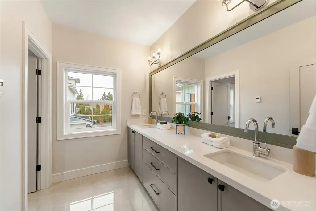 12811 SE 44th Place Bellevue WA 98006