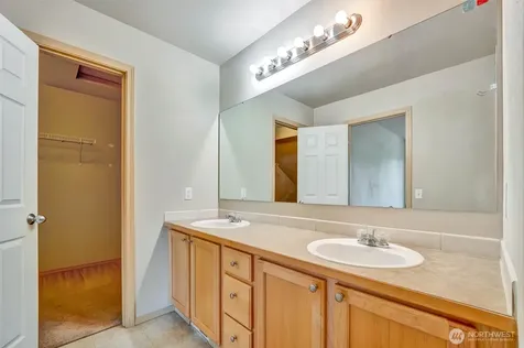 2426 Stafford Way Bothell WA 98012