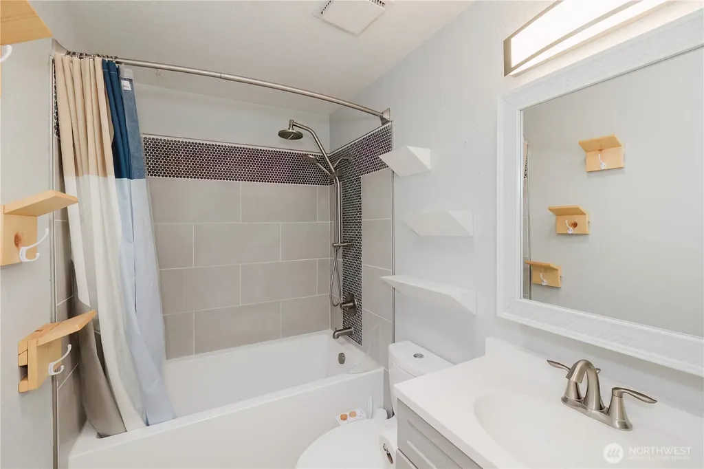 4014 Silver Lane NW Bremerton WA 98312