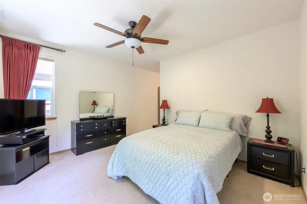 8313 Bainbridge Loop NE Lacey WA 98516