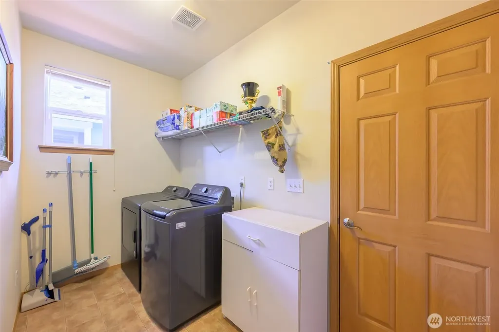 8313 Bainbridge Loop NE Lacey WA 98516