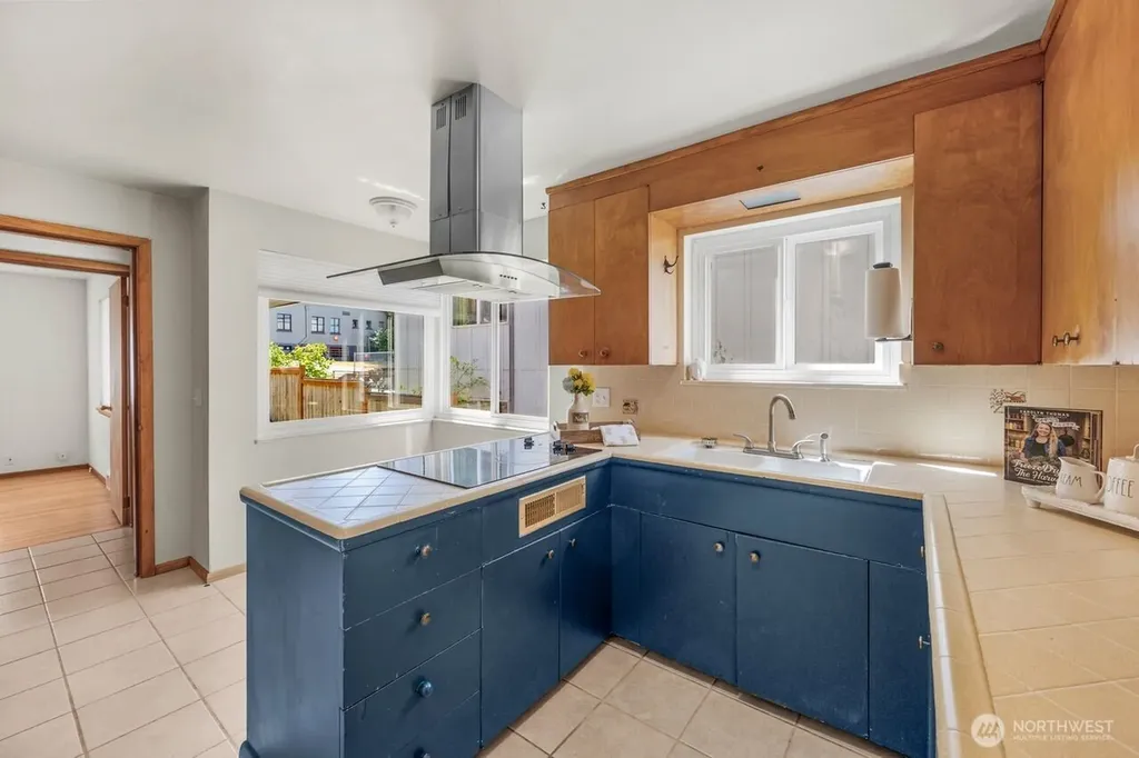 5508 31st Avenue NE Seattle WA 98105