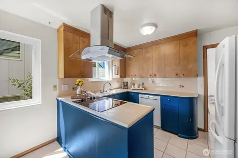 5508 31st Avenue NE Seattle WA 98105
