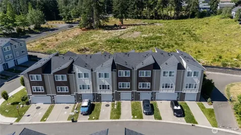 17527 110th Avenue E Puyallup WA 98374
