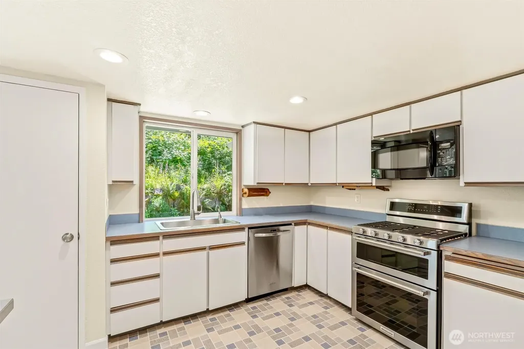 8830 Shell Place Edmonds WA 98026