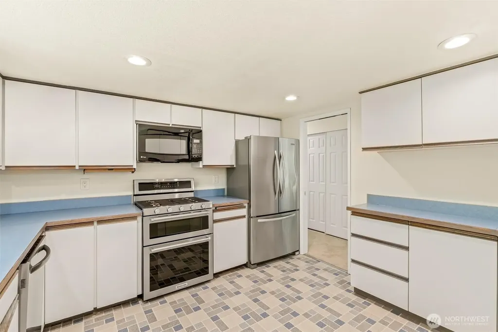 8830 Shell Place Edmonds WA 98026