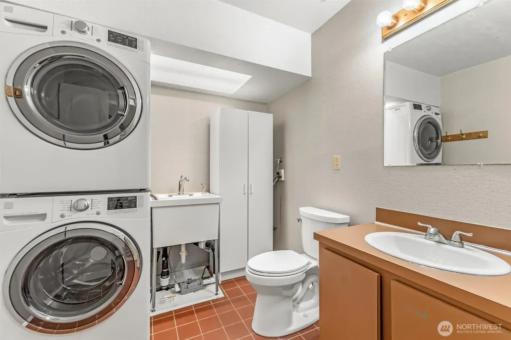 8830 Shell Place Edmonds WA 98026