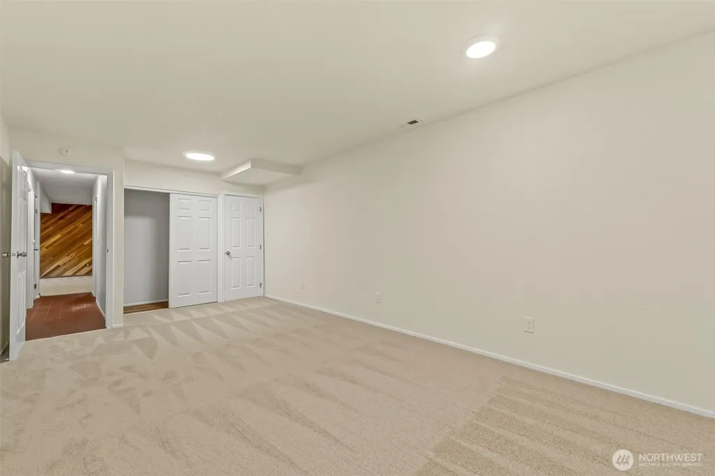 8830 Shell Place Edmonds WA 98026