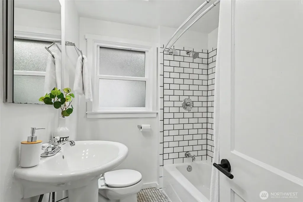 1111 N 76th Street Seattle WA 98103