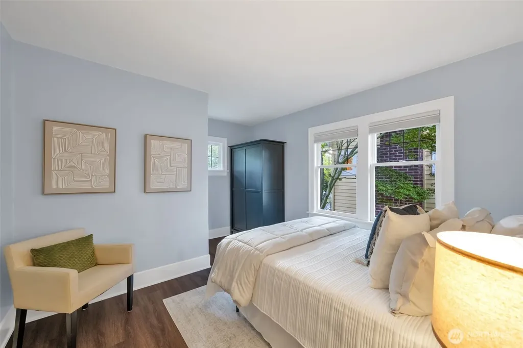 4836 38th Avenue NE Seattle WA 98105