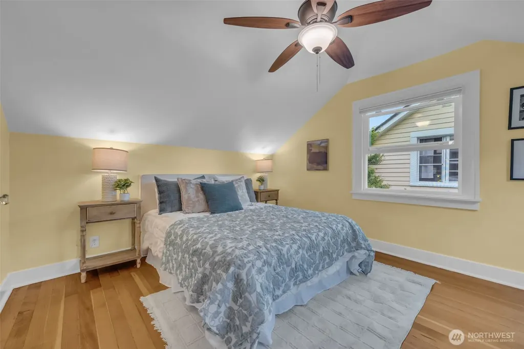 4836 38th Avenue NE Seattle WA 98105