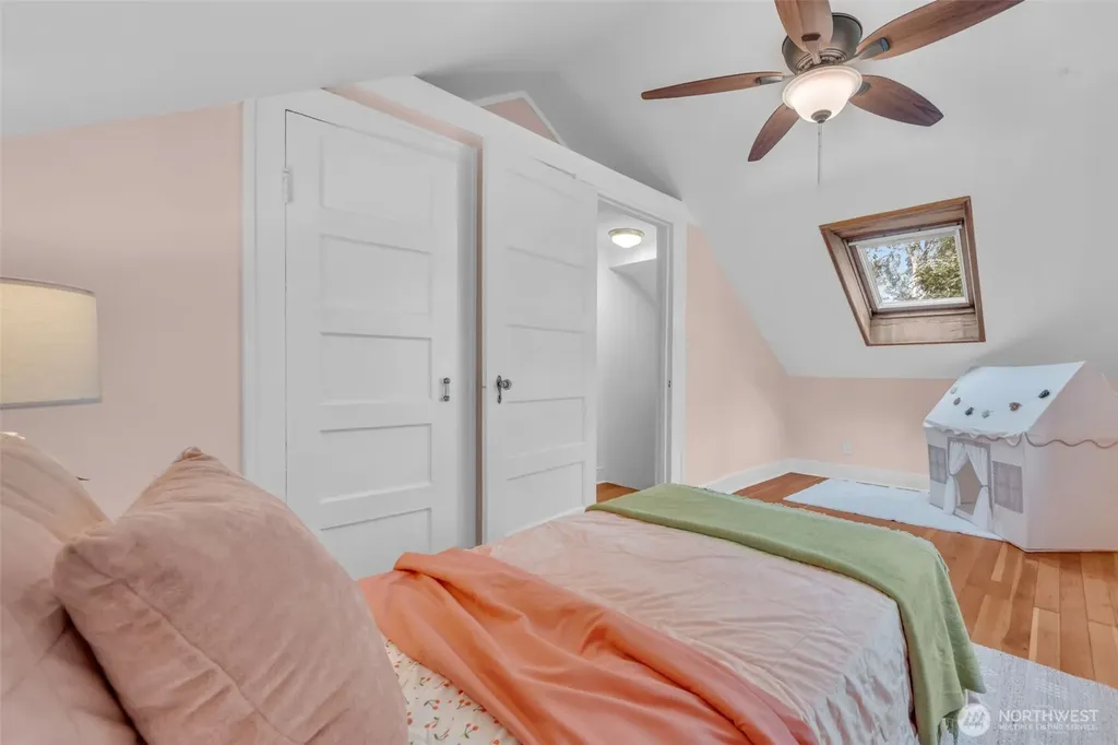4836 38th Avenue NE Seattle WA 98105