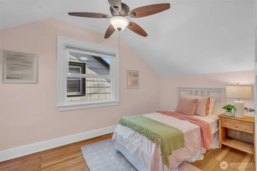 4836 38th Avenue NE Seattle WA 98105