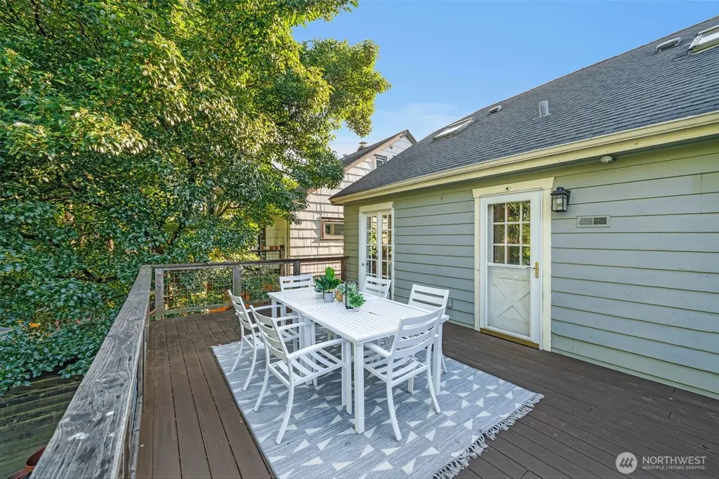 4836 38th Avenue NE Seattle WA 98105
