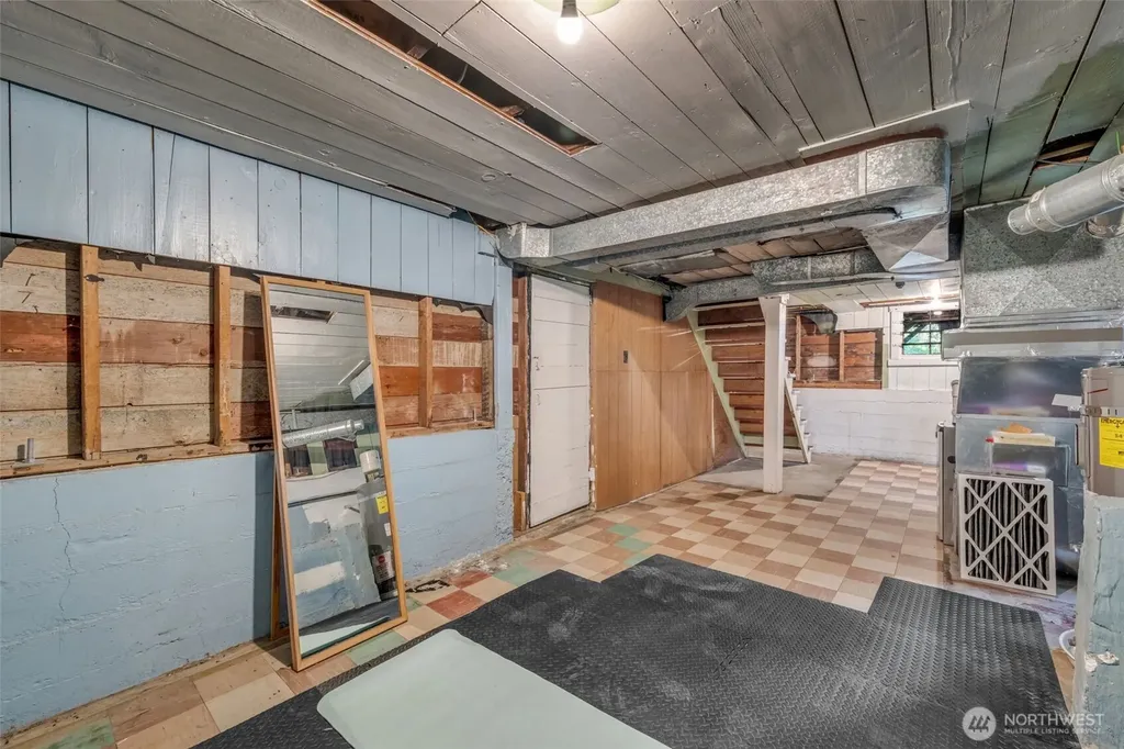 4836 38th Avenue NE Seattle WA 98105