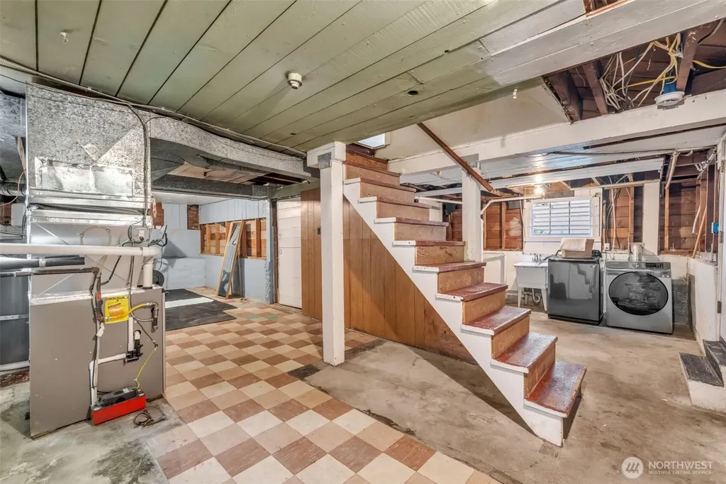 4836 38th Avenue NE Seattle WA 98105