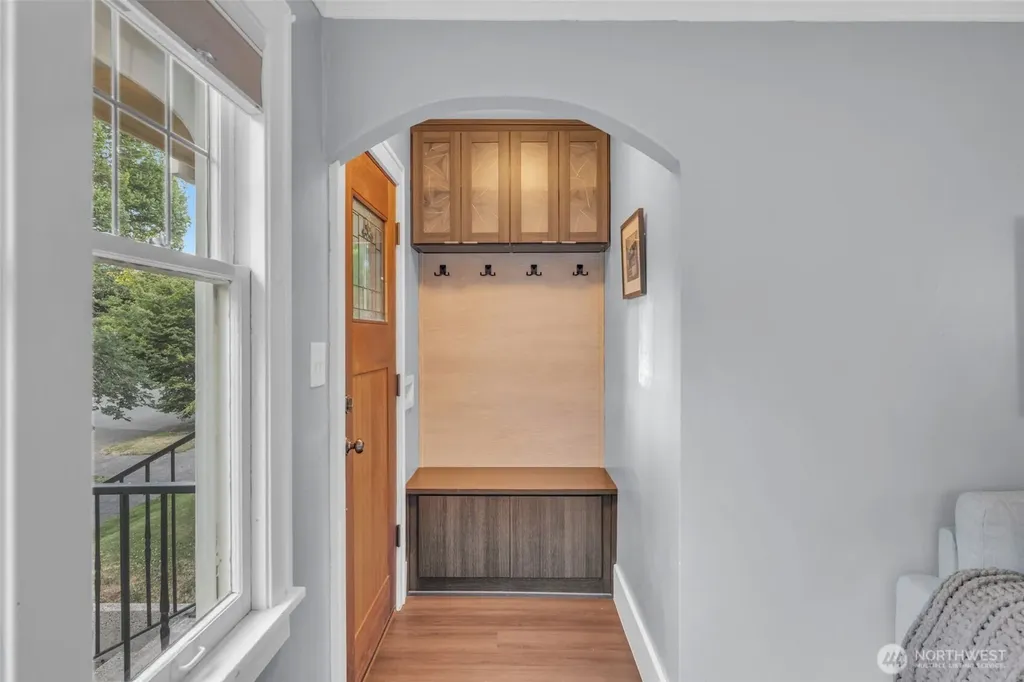 4836 38th Avenue NE Seattle WA 98105