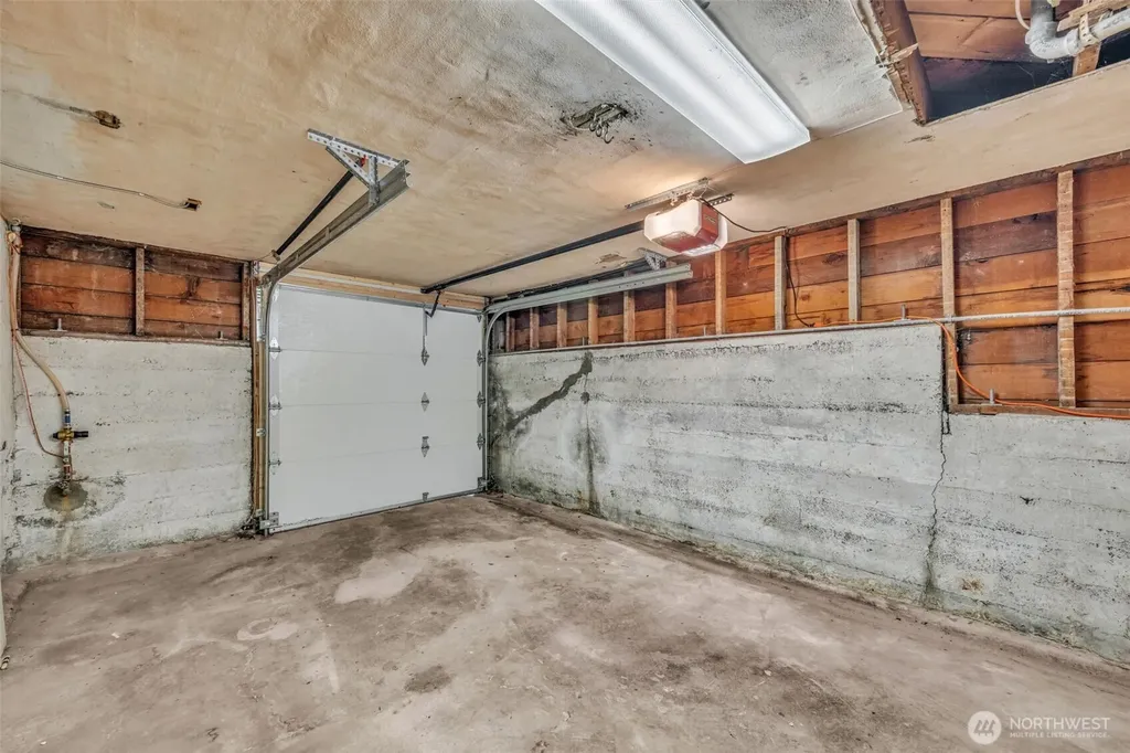 4836 38th Avenue NE Seattle WA 98105