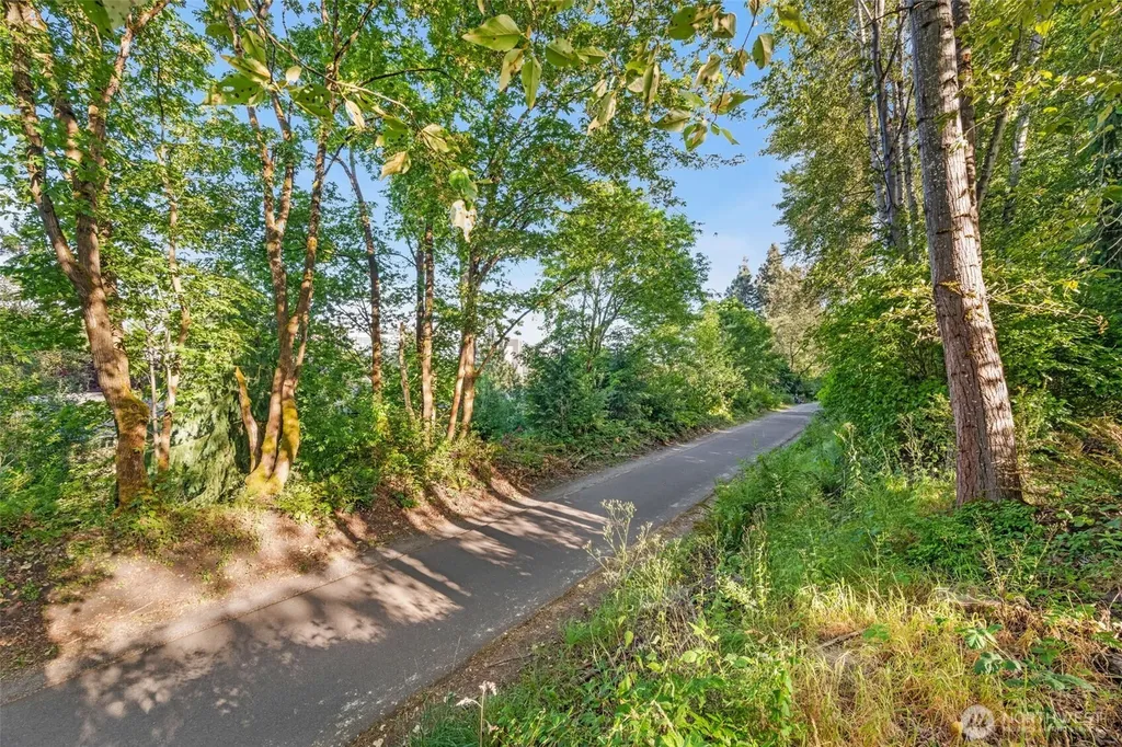 4836 38th Avenue NE Seattle WA 98105
