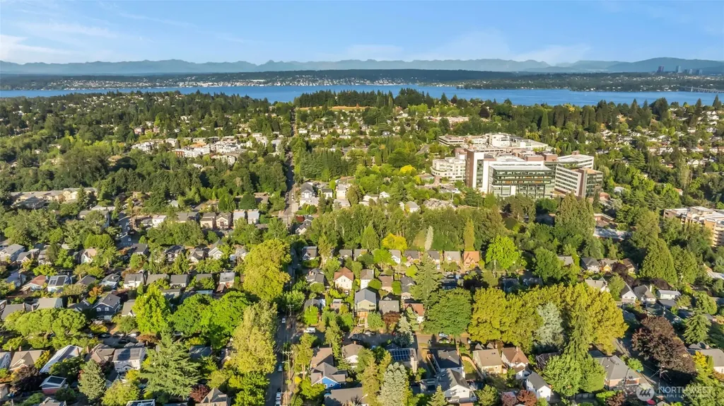 4836 38th Avenue NE Seattle WA 98105