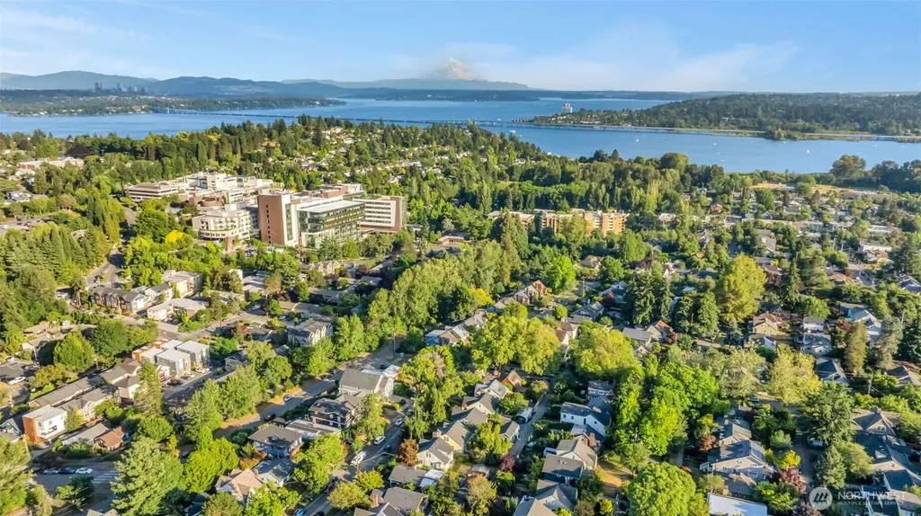 4836 38th Avenue NE Seattle WA 98105