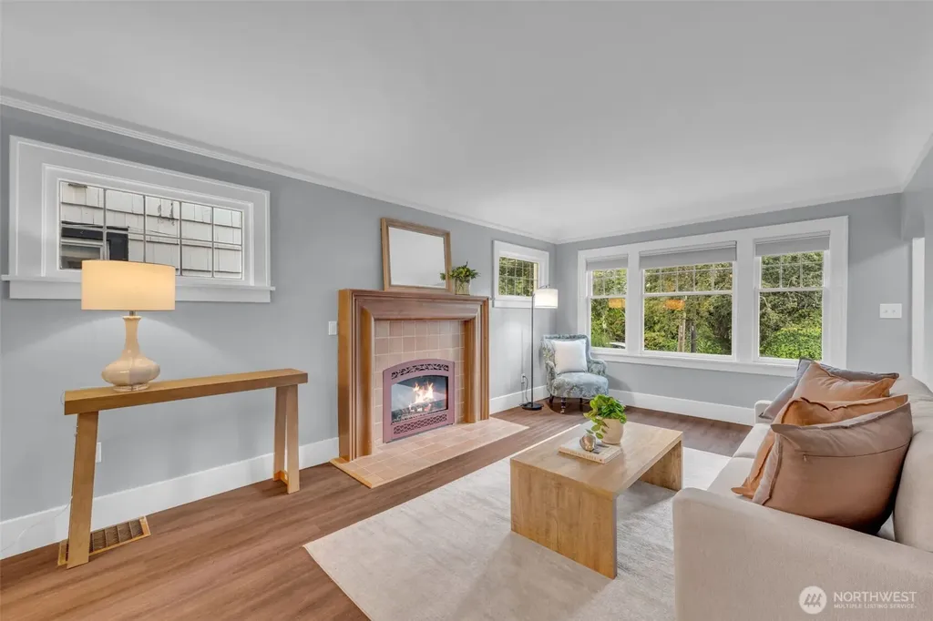 4836 38th Avenue NE Seattle WA 98105