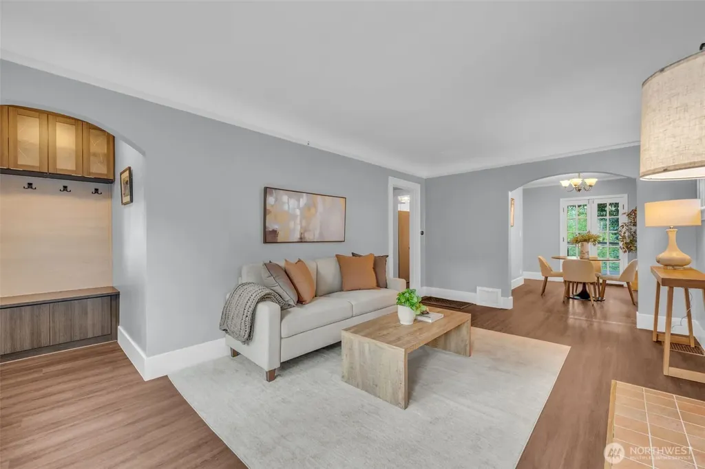 4836 38th Avenue NE Seattle WA 98105