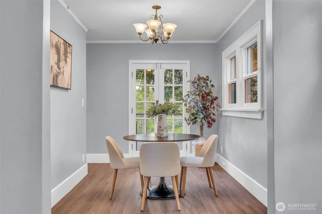 4836 38th Avenue NE Seattle WA 98105